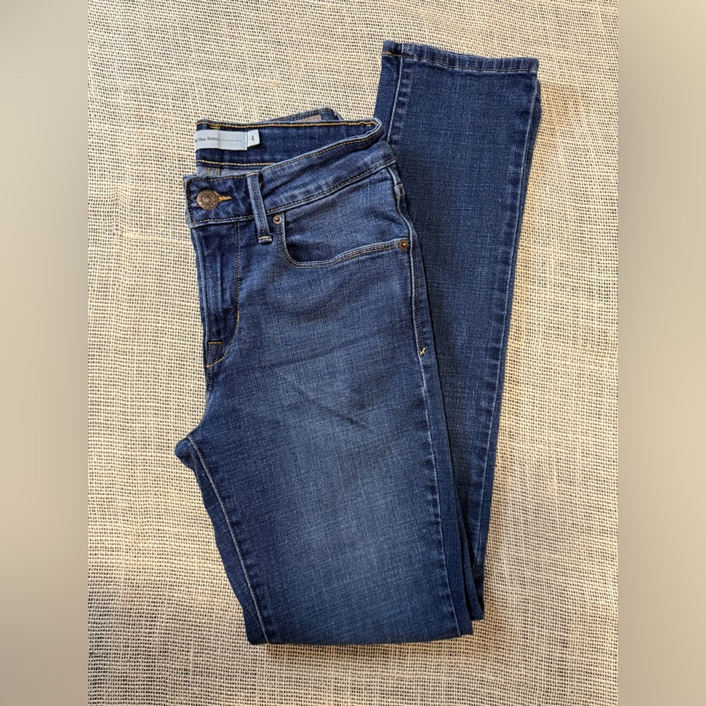 Levi's Mid Rise Dark Blue Women's Skinny Jeans
